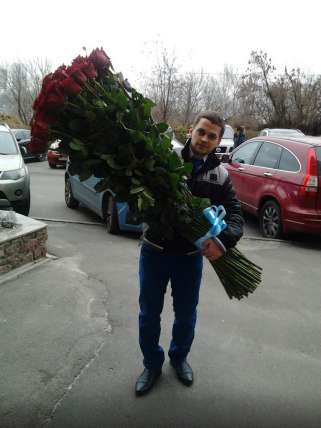 51 гигантская Красная роза 160см купить в Москве по цене 25000 руб с доставкой - Bella Roza