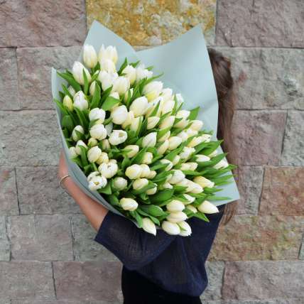 101 белый тюльпан купить в Москве по цене 7999 руб с доставкой - Bella Roza