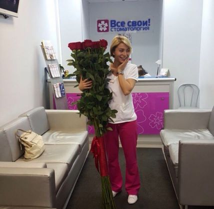 11 гигантских Красных роз 170см купить в Москве по цене 11000 руб с доставкой - Bella Roza