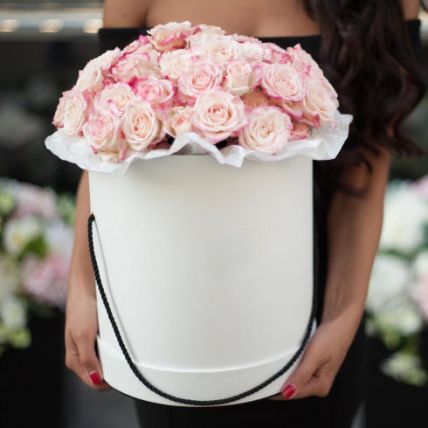 Розы в шляпной коробке Grand "Рефлекс" купить в Москве по цене 6990 руб с доставкой - Bella Roza
