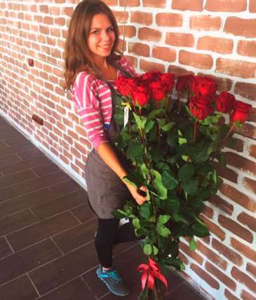 11 гигантских Красных роз 150 см купить в Москве по цене 4950 руб с доставкой - Bella Roza