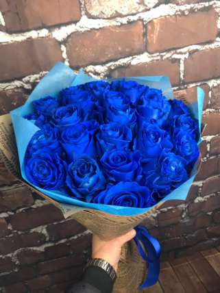 Букет из 21 синей розы 70-90 см купить в Москве по цене 3780 руб с доставкой - Bella Roza