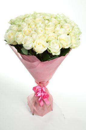 Букет из 51 белой розы купить в Москве по цене 5990 руб с доставкой - Bella Roza