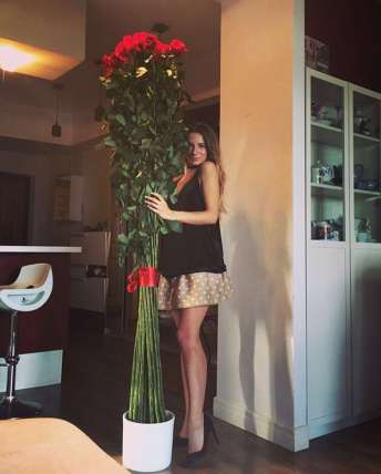 35 гигантских Красных роз 200 см купить в Москве по цене 17500 руб с доставкой - Bella Roza