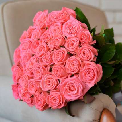 27 розовых роз 100 см купить в Москве по цене 6750 руб с доставкой - Bella Roza