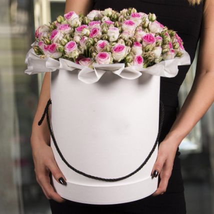Розы в шляпной коробке Grand "Мими Эден" купить в Москве по цене 7500 руб с доставкой - Bella Roza