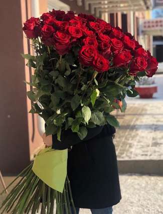  51 гигантская Красная роза 120 см купить в Москве по цене 14200 руб с доставкой - Bella Roza