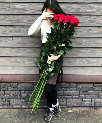 Розы 100 см поштучно (любое количество) купить в Москве по цене 250 руб с доставкой - Bella Roza