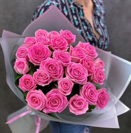 25 розовых роз "Аква" 70cм купить в Москве по цене 2990 руб с доставкой - Bella Roza