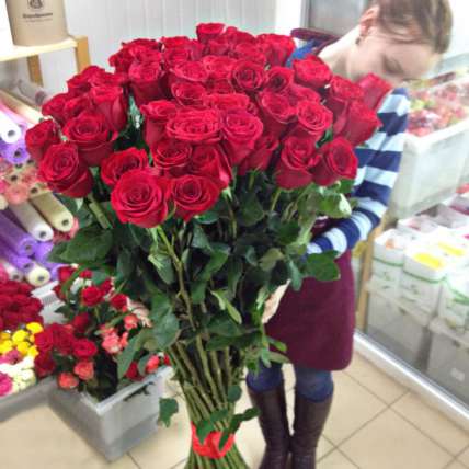 51 гигантская Красная роза 130см купить в Москве по цене 16320 руб с доставкой - Bella Roza