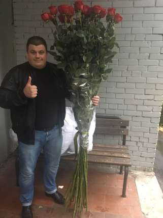 25 гигантских Красных роз 200см купить в Москве по цене 12500 руб с доставкой - Bella Roza