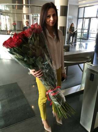 21 гигантская Красная роза 140 см  купить в Москве по цене 8400 руб с доставкой - Bella Roza