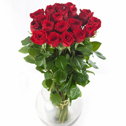 25 красных роз  "Ред Наоми" 70 см купить в Москве по цене 2990 руб с доставкой - Bella Roza