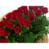 Корзина красных роз — 101 роза Ред Наоми