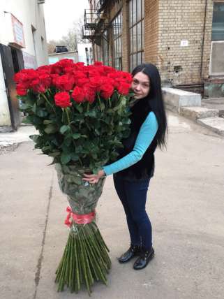 151 гигантская Красная роза 150см купить в Москве по цене 65000 руб с доставкой - Bella Roza