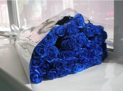 Букет из 35 натуральных синих роз 70-90 см купить в Москве по цене 6300 руб с доставкой - Bella Roza